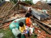 Землетрясения продолжают "трясти" Индонезию: 14 погибших, 400 пострадавших