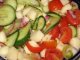 Рецепт праздничного салата. Салат из помидоров и огурцов с хреном.