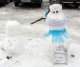 Веселые снеговики на малом рынке по ул. Калинина