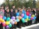 Школьники с шариками. Фото калитва.ру