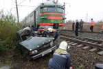 В Неклиновском районе Ростовской области водитель ВАЗ 2105 непропустил электричку на переезде