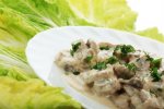 Новогодний рецепт: грибной салат с ветчиной