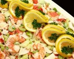 Новогодний рецепт: крабовый салат с креветками и сельдереем