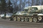 В Новочеркасске танк Т-80 помогает чистить дороги