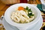 Рецепт салата из кальмаров с сыром и грецкими орехами