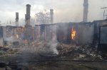 В поселке Горняцком сгорел многоквартирный дом барачного типа