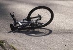 В Волгограде неизвестный водитель сбил велосипедиста и бросил его на дороге