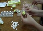 В Темрюкском районе местный житель хотел передать своему другу в ИВС конфеты с наркотиком 
