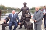 В Астрахани установили скульптуру в честь семьи