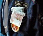 В Краснодаре сотрудник ГИБДД вымогая взятку в 100тыс. рублей, попал на скамью подсудимых
