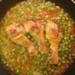 Рецепт: куриные голени с зеленым горошком