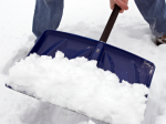 В Волгограде чиновники  приняли участие в уборке снега