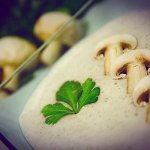 Рецепт: сливочный крем-суп из шампиньонов и картофеля