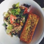 Рецепт: салат с тунцом и томатами