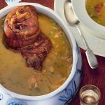 Рецепт: гороховый суп с мятой и свиной рулькой