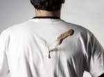 В Геленджике полицейский разнимая драку получил нож в спину
