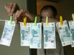 Шахтинские полицейские задержали двух фальшивомонетчиков с крупной суммой денег