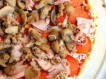 Рецепт: пицца на сковороде с колбасой и грибами