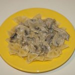 Рецепт: фарфалле со свининой в грибном соусе