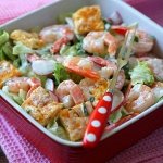 Рецепт: салат с омлетом и креветками
