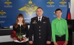 Волгоградские школьники принесли в полицию найденную на улице полуторагодовалую девочку