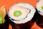Рулетики маки-суши с семгой и овощами