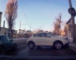 В Ростове джип без хозяйки попал в ДТП