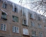 Ростовчан просят не ходить под козырьками зданий