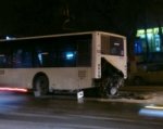 В центре Ростова у автобуса на ходу выпал двигатель