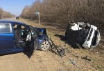 Лоб в лоб столкнулись Hyundai Solaris и KIA Rio на дороге Шахты-Новочеркасск, три человека погибли