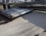 В Ростове-на-Дону строительный кран снес ворота 