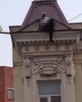 В Ростове с крыши поликлиники спрыгнул ранее судимый мужчина