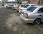 В Ростове на Нансена прокололи колеса двум десяткам автомобилей