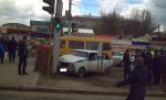 В Краснооктябрьском районе Волгограда водитель влетел в световую опору