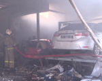 В Ростове в результате пожара складов на 22-й Линии сгорело около 10 машин