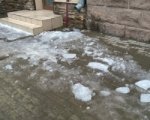 Ростовчане жалуются на падение ледяных глыб с крыш домов