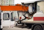 Автокран протаранил фуру «Магнита», на дорогу высыпались продукты в Ростовской области