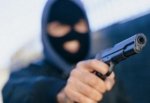 В г. Шахты парень в маске с пистолетом напал на офис микрозаймов