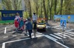 В Белой Калитве для воспитанников детского сада и школьников провели практическое занятие по ПДД