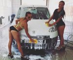Полуголые девушки мыли машины на автомойке в Ростовской области