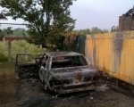 В Таганроге неизвестные сожгли припаркованный автомобиль и дачу