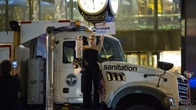 У башни Трампа в Нью-Йорке возобновились протесты
