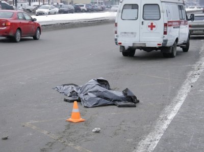 В Азове грузовик насмерть сбил человека