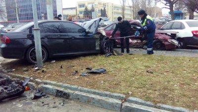 Столкнулись 6 автомобилей сразу в Ростове, пострадали двое 