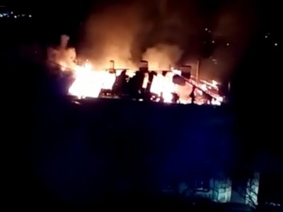 В Таганроге около 40 спасателей тушили пожар в двухэтажном доме.