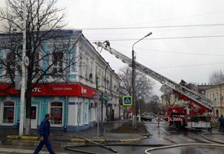 31-летний мужчина спрыгнул с крыши, во время пожара в поликлинике Новочеркасска