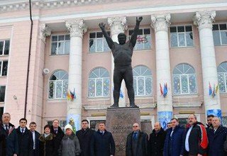 Установят 17-тонный памятник Василию Алексееву из г. Шахты