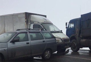 Столкнулись сразу 5 автомобилей на трассе Ростов — Таганрог
