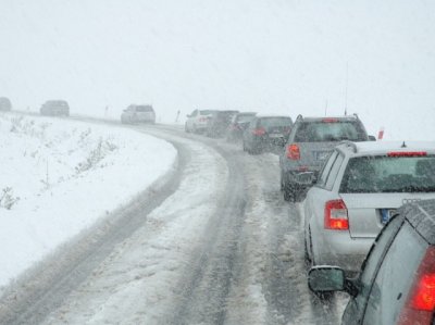 ГИБДД предупреждает водителей о сложных метеоусловиях