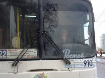 Водитель пассажирского автобуса показал средний палец после замечания